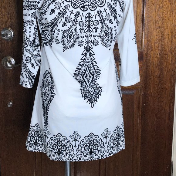 A  "Shana K" blouse, lovely black and white print,  new and with tags - Picture 4 of 6